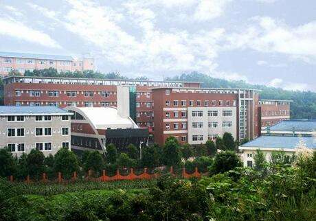 四川文化艺术学院1.jpg