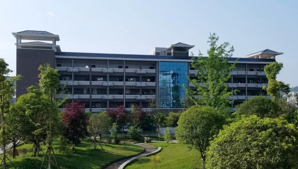 学校图片.jpg 学校图片.jpg